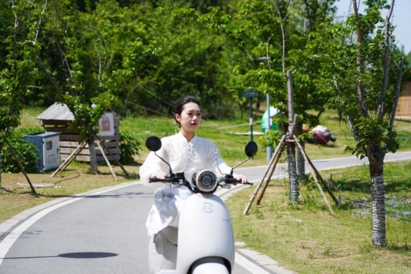 小刀电动车怎么样?以科技、美学重构时尚标杆,三登“Ray时尚”TOP榜