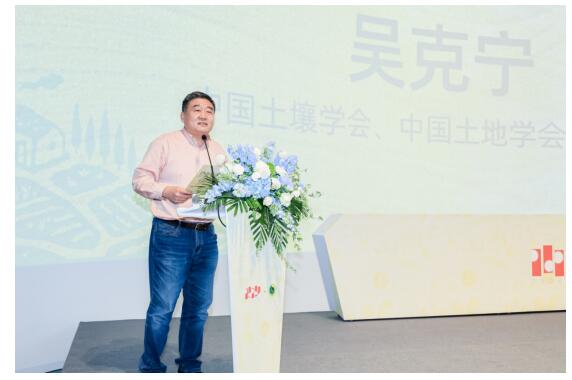 叠纸携手绿技行助力荒漠生态治理