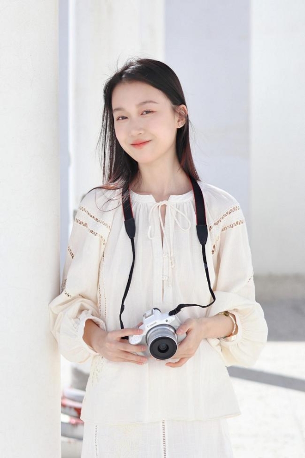  佳能EOS R50春日桃花人像实拍体验