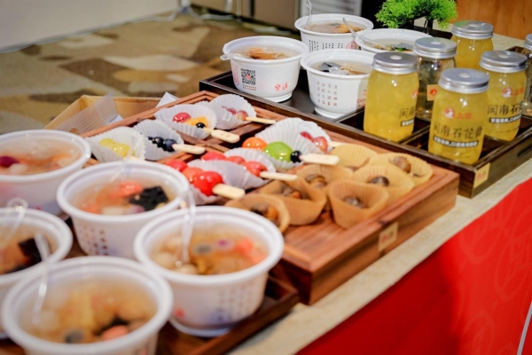 上官栗子四果汤亮相泉州经济年会：国潮茶歇演绎千年海丝食韵