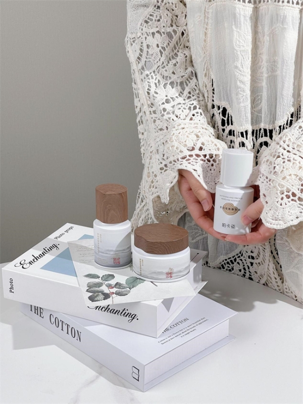  柏卡姿护肤三重奏，协同发力，轻松养出健康透亮肌