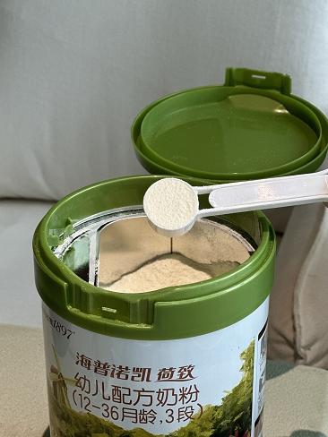  为娃选奶纠结？看懂‌有机奶粉和普通奶粉的区别就懂了 
