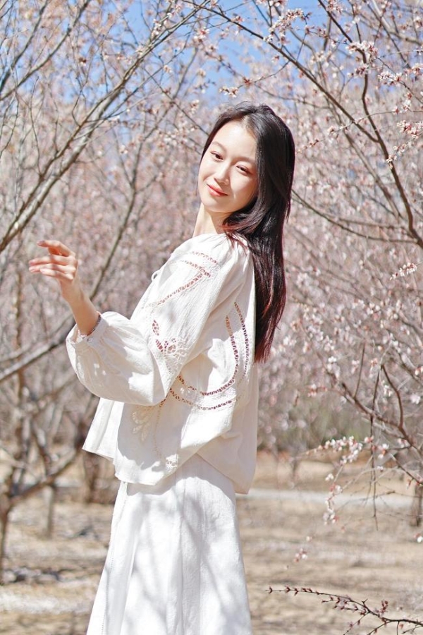  佳能EOS R50春日桃花人像实拍体验