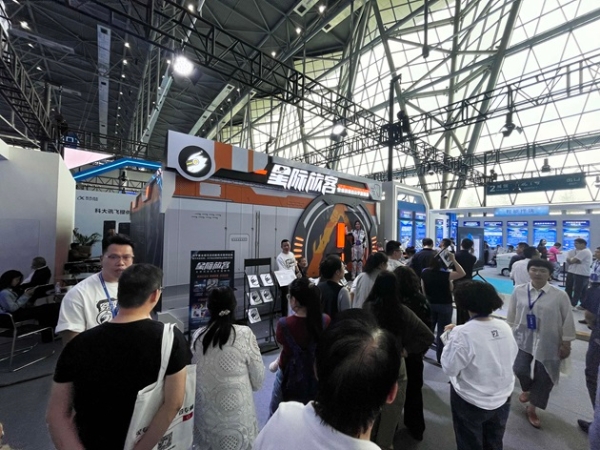 第三届安徽科交会闭幕，龙程VR「星际旅客」全感剧场引流体验热潮