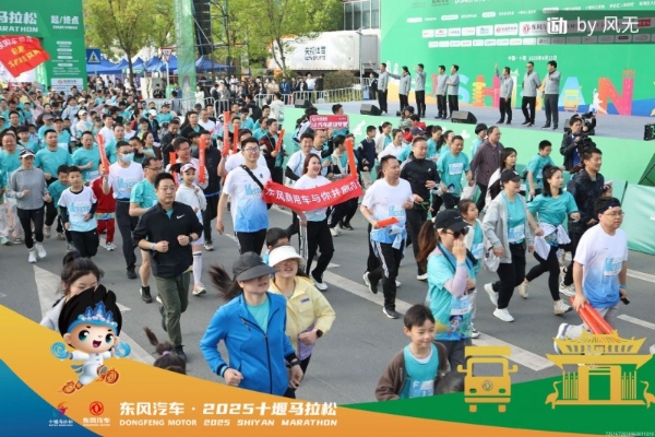 2025十堰马拉松圆满收官，看东风商用车跑出耐力与速度