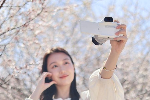  佳能EOS R50春日桃花人像实拍体验