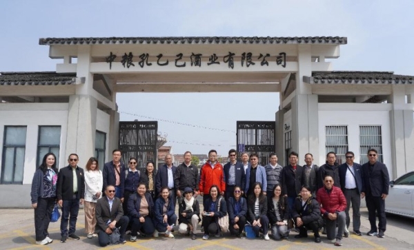 孔乙己“锦鳞游”献礼中泰建交金色50年
