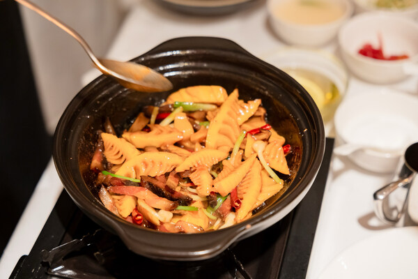 共赴春日好"食"光，宁海安岚解锁山野海潮的春季菜单 