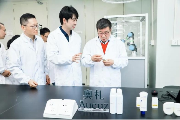 近300亿的防晒市场中，新锐品牌奥札正用“科技创新”改写游戏规则