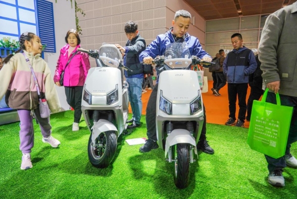 小刀电动车怎么样?以科技、美学重构时尚标杆,三登“Ray时尚”TOP榜