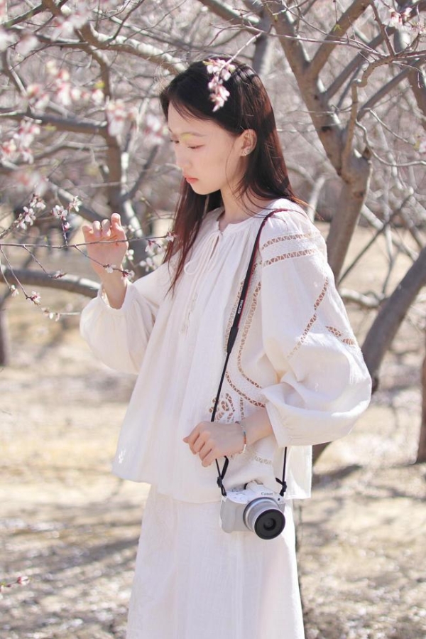  佳能EOS R50春日桃花人像实拍体验