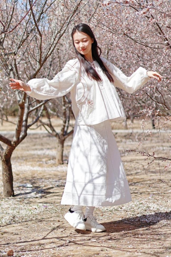  佳能EOS R50春日桃花人像实拍体验