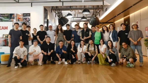 西班牙高校师生代表团到访乐其创新SmallRig，探索影像领域协同新篇