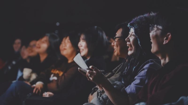 这届年轻人，为什么愿意为“真心”买单？