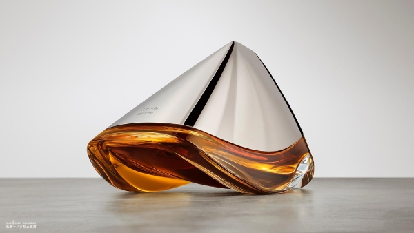 波摩与阿斯顿·马丁联袂发布波摩ARC-54年单一麦芽苏格兰威士忌