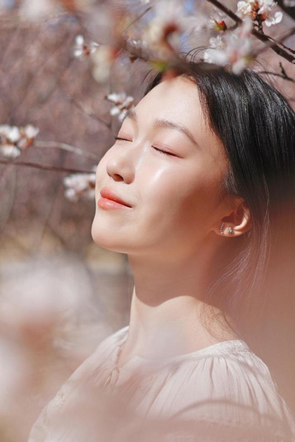  佳能EOS R50春日桃花人像实拍体验