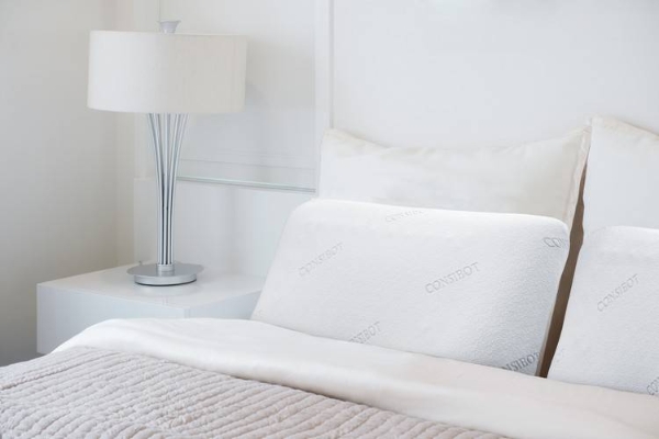 豪华级睡眠新宠：康姿百德豪华柔压磁性枕让颈椎“枕”得其所！