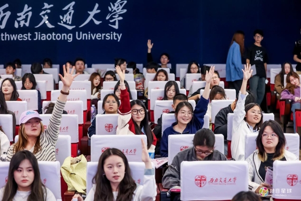 双城同行，灵感破界！毓婷抵达苏州&成都书写爱的方程式 