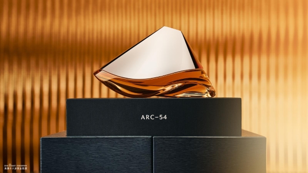 波摩与阿斯顿·马丁联袂发布波摩ARC-54年单一麦芽苏格兰威士忌