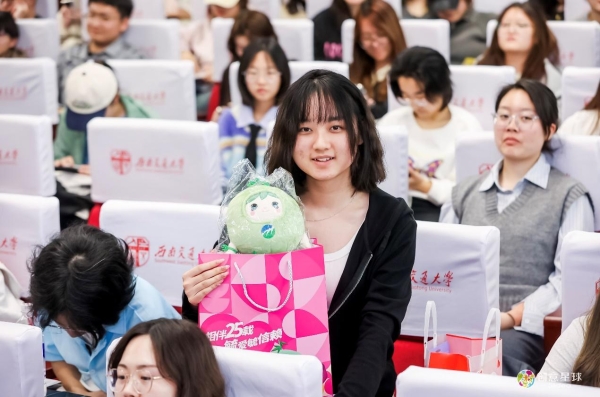 双城同行，灵感破界！毓婷抵达苏州&成都书写爱的方程式 