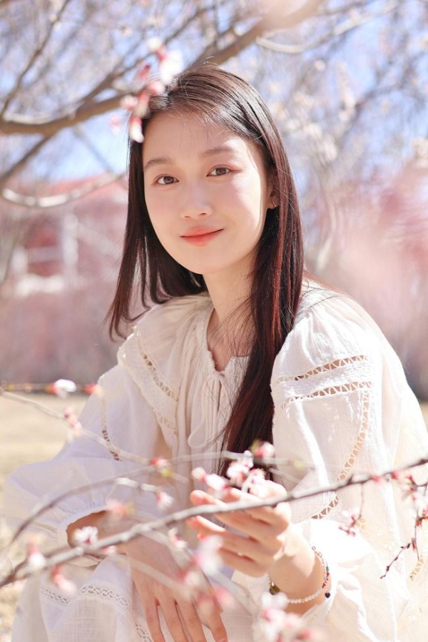  佳能EOS R50春日桃花人像实拍体验