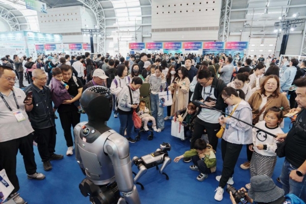 魔法原子闪耀2025人形机器人生态大会 加速推进 “千景共创计划” 落地