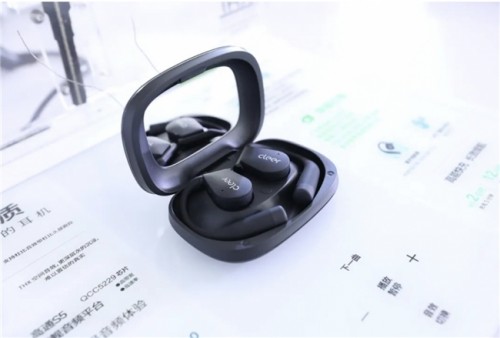 小度AI助手赋能Cleer ARC 5开放式AI耳机，开启AI无界体验