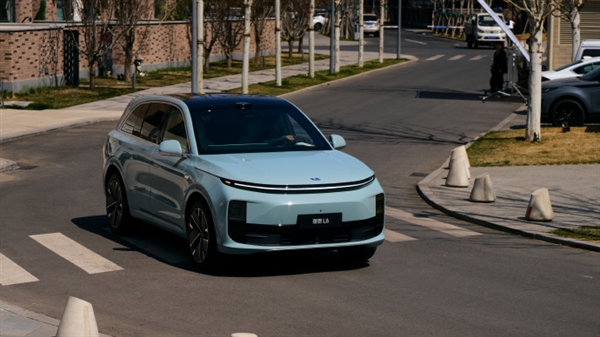 理想L6智驾焕新版推新配色！李想本人在线征名：你认为叫什么好