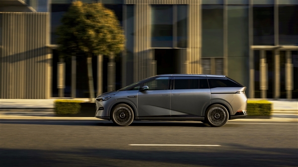 新势力销冠再出牌 新款小鹏X9发布在即：座舱三大方面升级