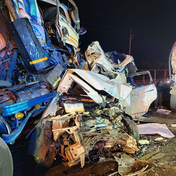 泰国一雪佛兰科帕奇发生严重事故:车内10人死了8个