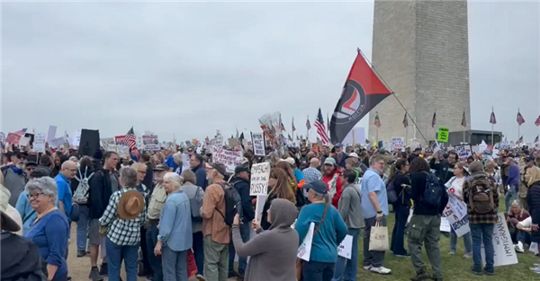 特朗普马斯克裁掉20多万人！全美上演1200多场抗议活动
