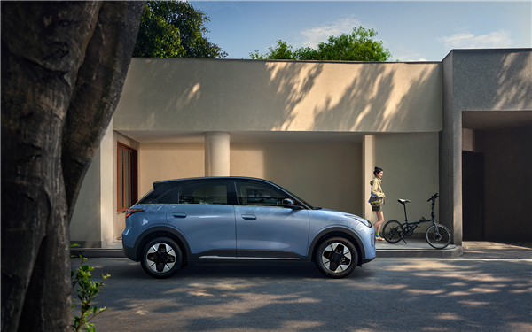 单月狂卖超3万辆 吉利星愿全新配色车型上市：限时6.88万起