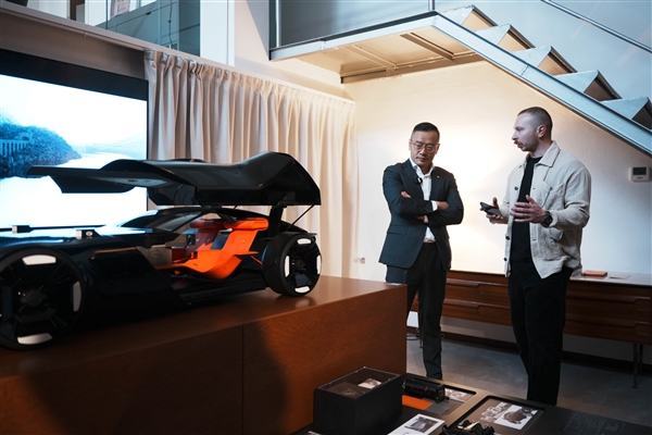 国产车自信！广汽CC4概念车官图发布：超大鸥翼门比AMG GT还张扬