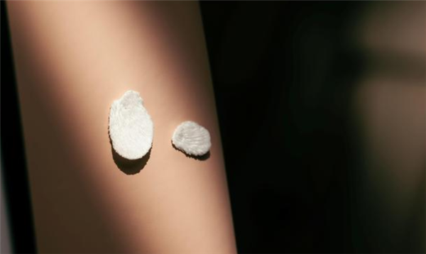 全球唯一！劳斯莱斯幻影定制版亮相：25万针绣出"樱花雨"