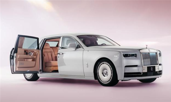 全球唯一！劳斯莱斯幻影定制版亮相：25万针绣出"樱花雨"