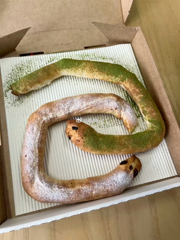 必胜客双蛇披萨走红 网友直呼抽象到没边