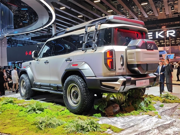 得卖多少钱才合适 红旗首款硬派越野车亮相：四电机的巨无霸