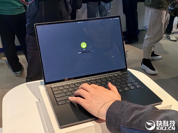 爱簿智能全球首发AIBOOK算力本：预置Linux开发环境一步到位！你也能开发AI