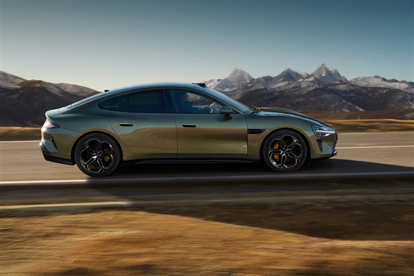 小米SU7碰撞爆燃致3女生死亡：车辆为SU7标准版 电池未配备电芯倒置技术