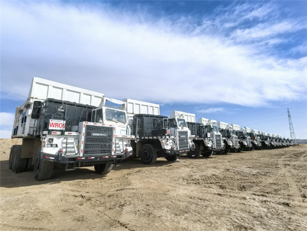 30台无人驾驶电动矿卡在内蒙古投运：一次换电只需8分钟