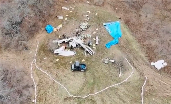 残骸散落一地 美国再发生一起飞机坠毁事故：6人死亡