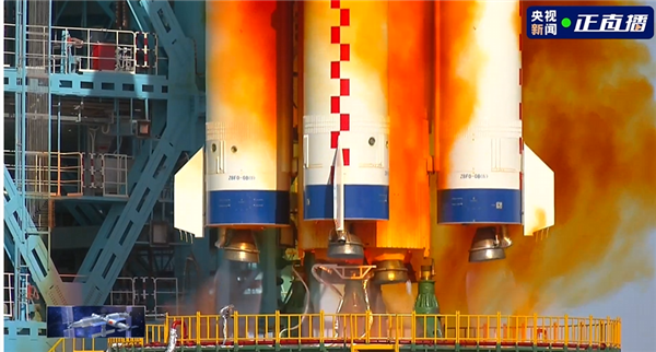 点火成功！神舟二十号载人飞船发射升空