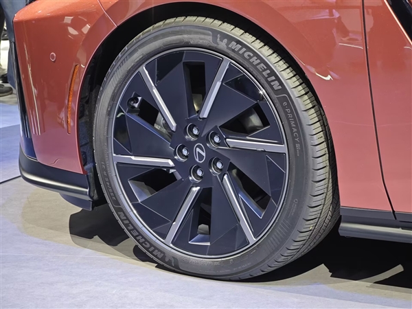 内饰向新势力看齐 新一代雷克萨斯ES官图发布：网友吐槽失了本色