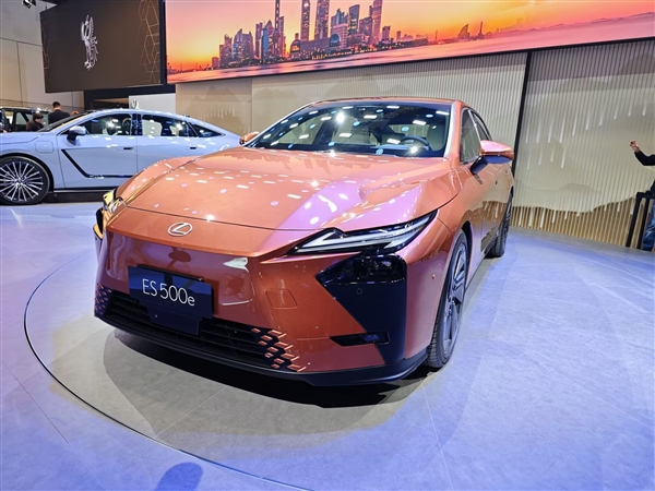 内饰向新势力看齐 新一代雷克萨斯ES官图发布：网友吐槽失了本色