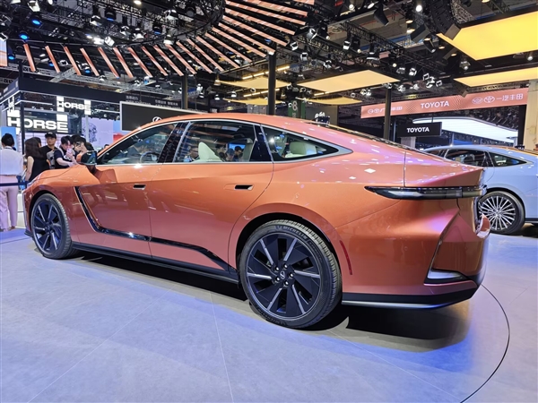 内饰向新势力看齐 新一代雷克萨斯ES官图发布：网友吐槽失了本色