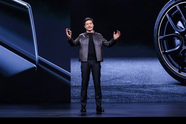 卢伟冰回应雷军近况：一个爱心表情