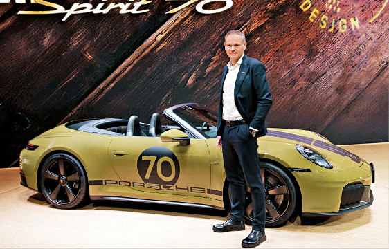 保时捷刚于上海车展发表911 Spirit 70限量版，全球1,500辆，以911 GTS混能开篷版为基础，香港定价432.6万元起。