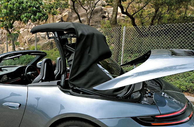 电动软篷开或关只需12秒。