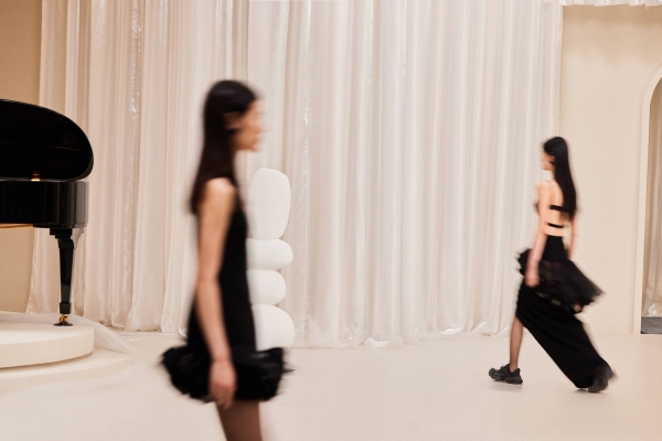 「漫序时刻」超级时装发布，LIME莱茵携手天猫解构时装艺术