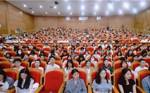 聆听文学巨匠心声 感受文学之美 联通在线长沙公司、江西联通携手阿来老师 南昌大学精彩开讲